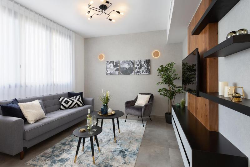Stylish 2 BR Steps from the Beach by HolyGuest - image 8