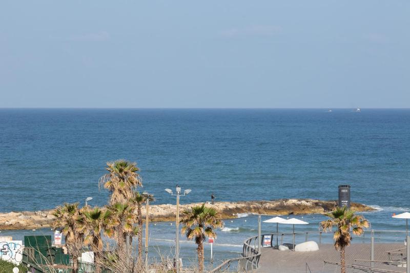 Stylish 2 BR Steps from the Beach by HolyGuest - image 11