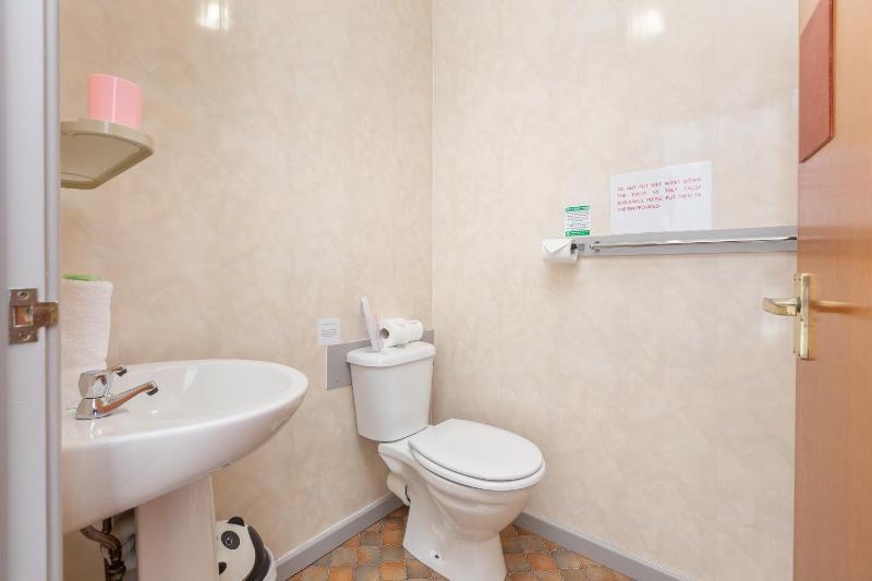 Budget Single Room image 3