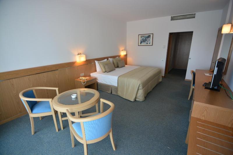 Double or Twin Room with Side Sea View image 4