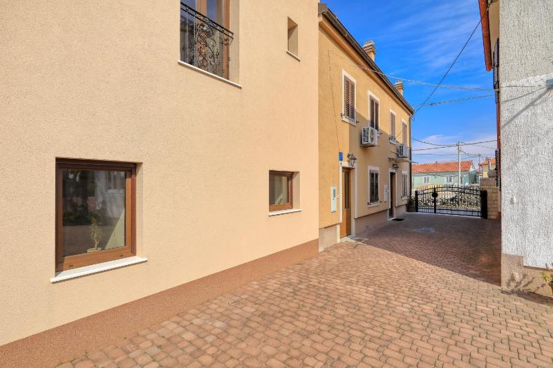 Two-Bedroom Duplex Apartment image 3