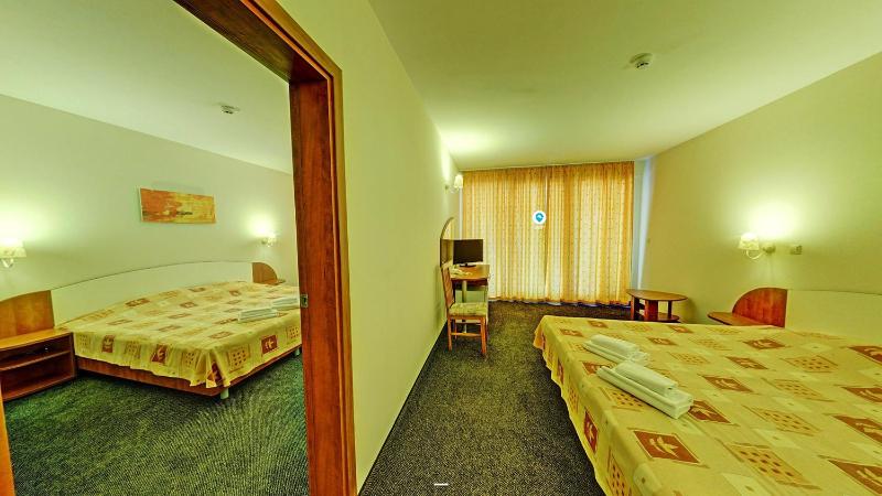 Double Room with Extra Bed image 1