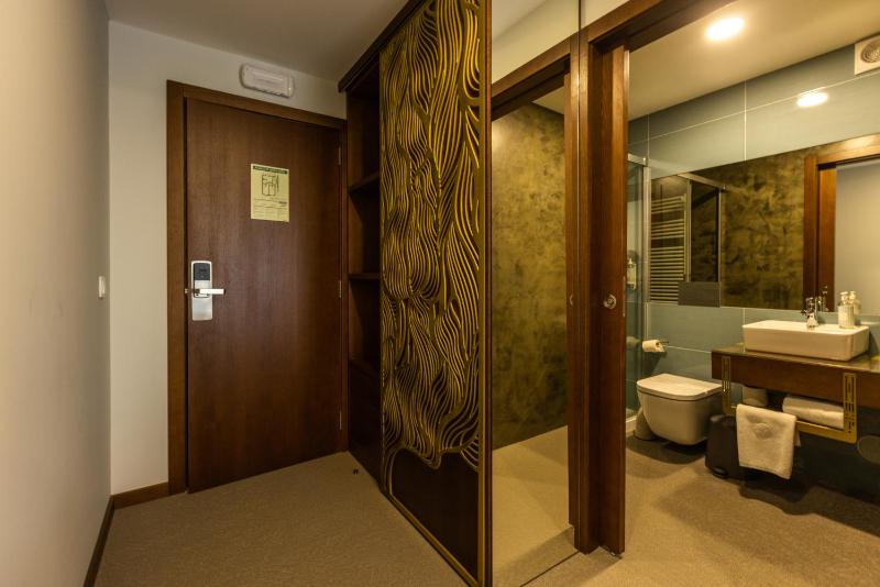Double Room with Mountain View image 4