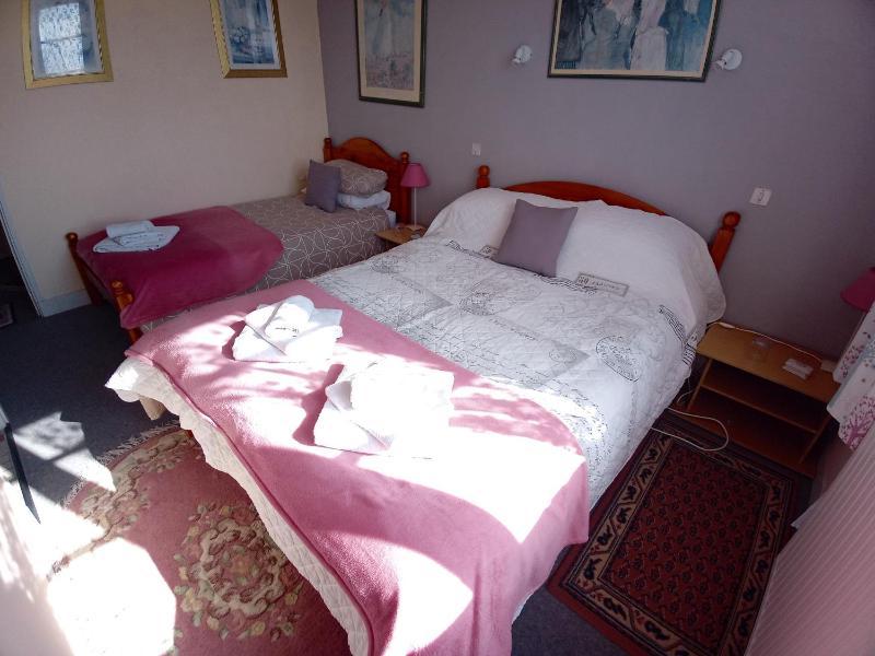 Classic Triple Room image 3