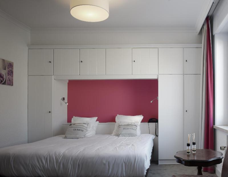 Beach Hotel - image 4