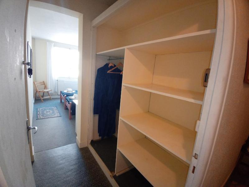 Twin Room with Bathroom image 3