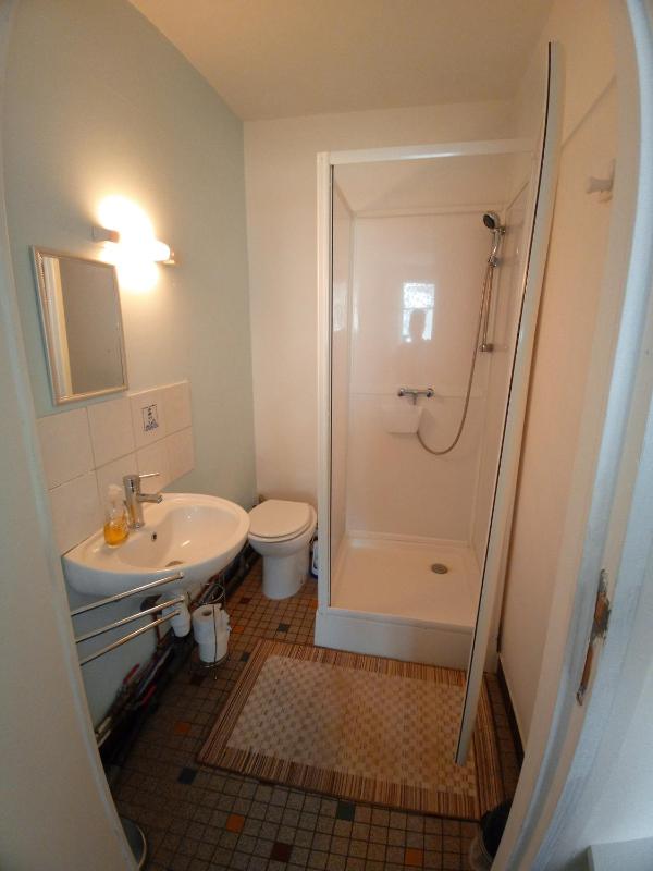 Twin Room with Bathroom image 2