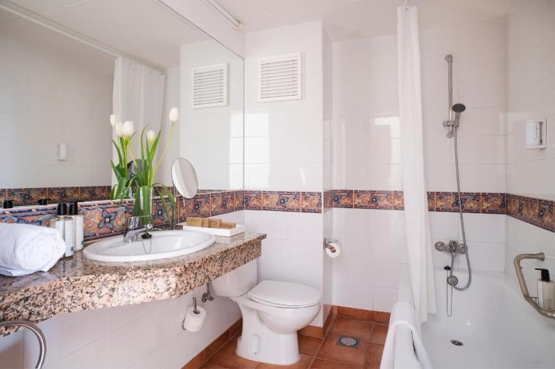 Double Room with Terrace image 3