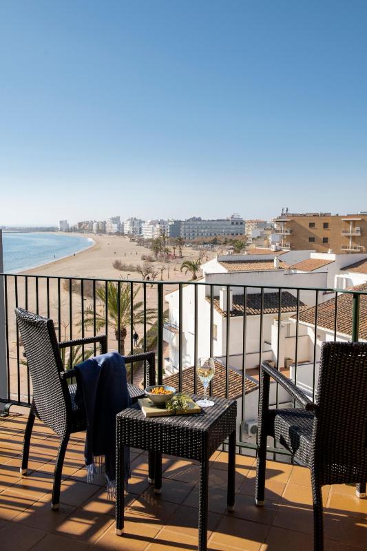 Double or Twin Room with Partial Sea View image 4
