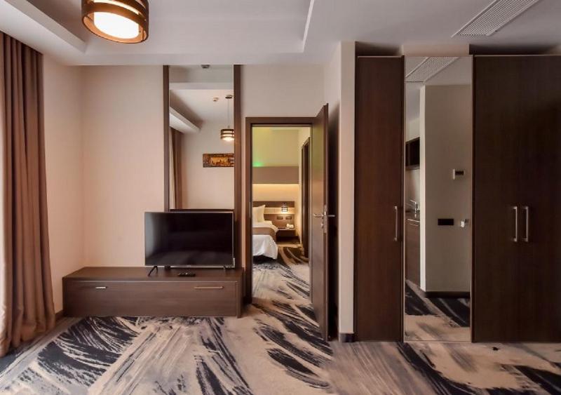 One-Bedroom Apartment image 4