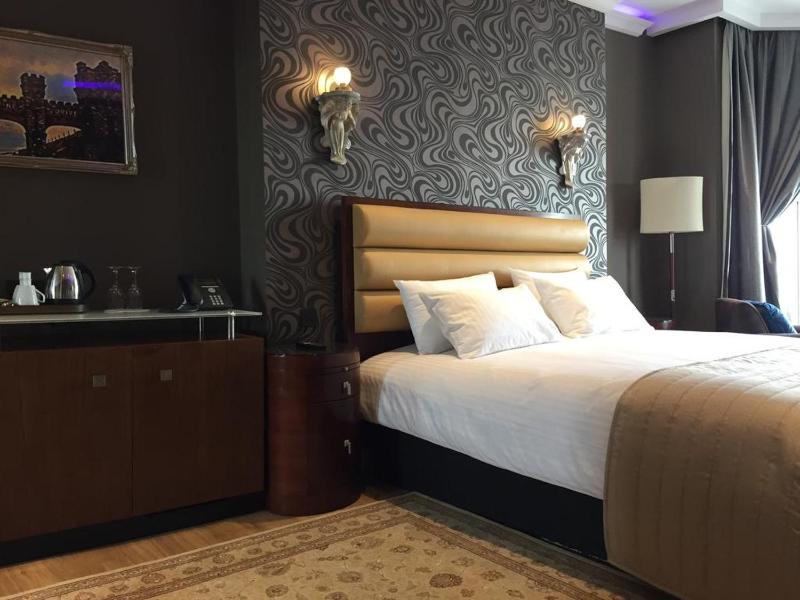 Suite with Sea View image 1