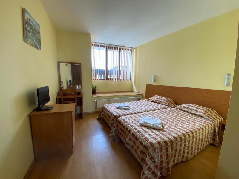 Single Room with Bathroom image 1