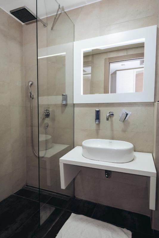  Double Room image 2