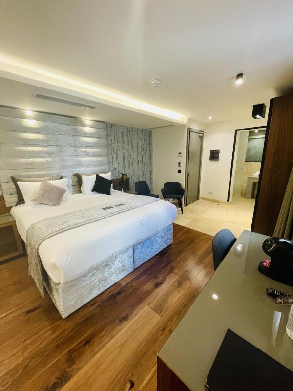 Classic Double or Twin Room image 1