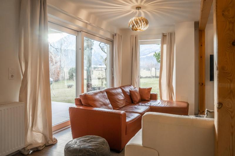 Six-Bedroom House image 2