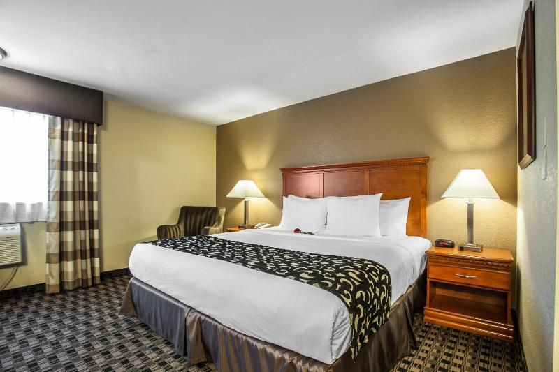 King Room - Accessible/Non-Smoking image 1
