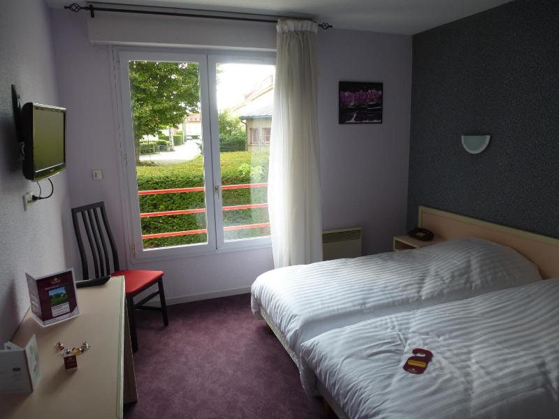 Classic Twin Room image 1