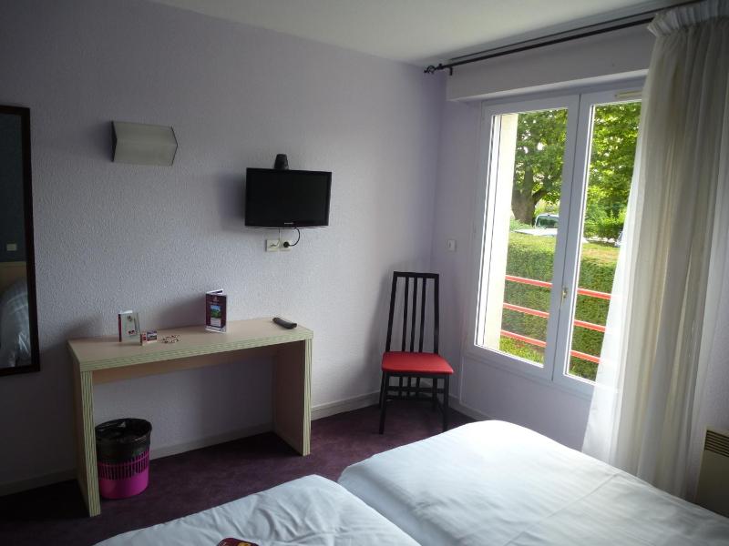 Classic Twin Room image 4