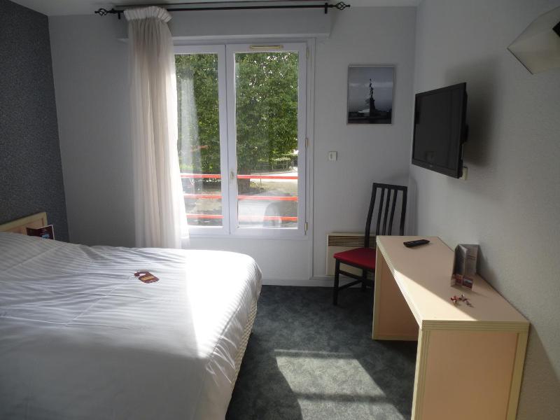 Classic Double Room image 2