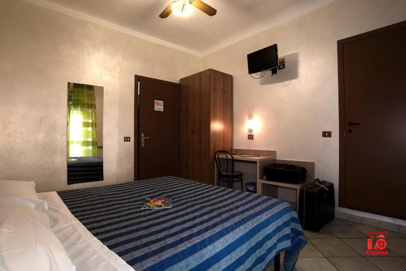 Standard Double Room image 2