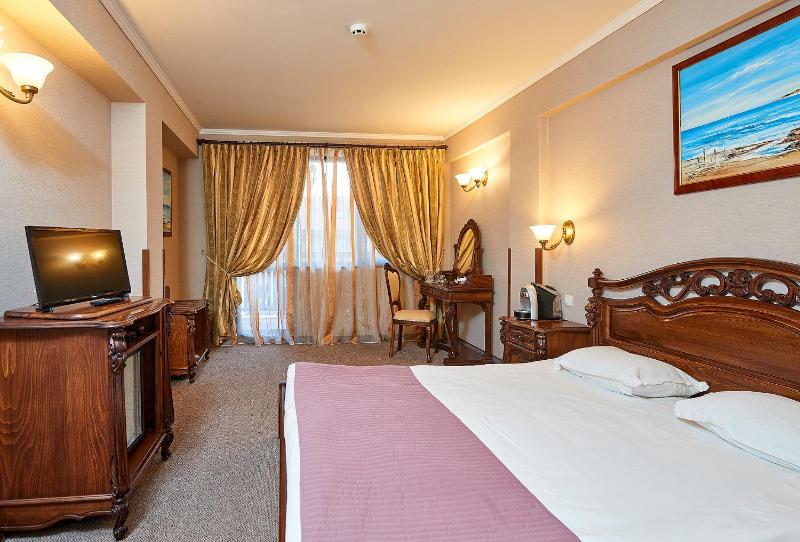 Double or Twin Room with Balcony - Sea View image 1