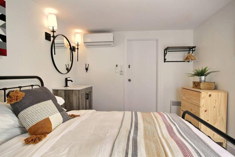 North House - Spectacular 3 Bedroom Old Quebec Penthouse - image 10
