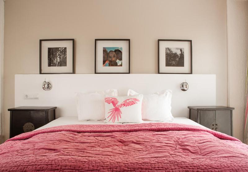 Double Room image 3