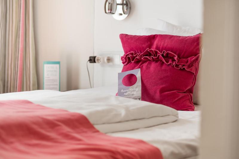 Single Room image 3