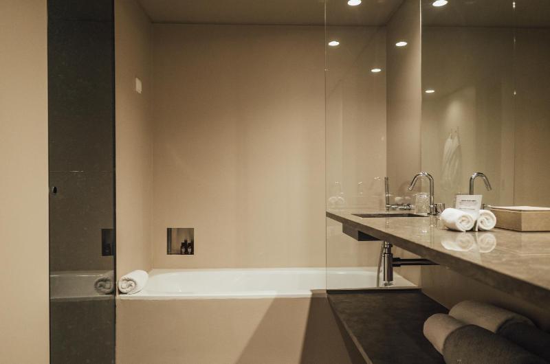 Double Room with River View image 1