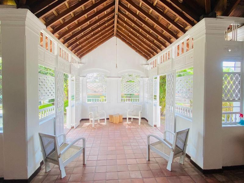 Colonial Bungalow - image 30