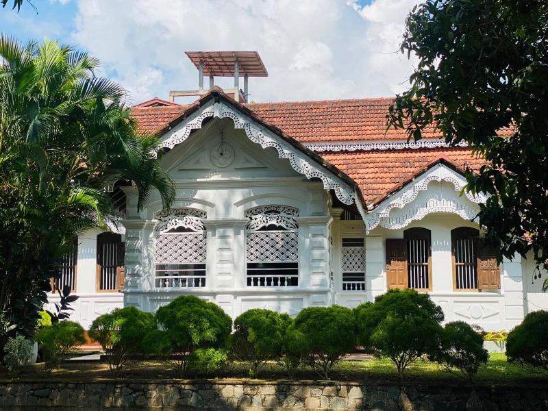 Colonial Bungalow - image 8