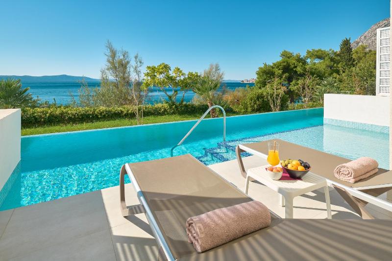 Junior Suite Swim Up with Sea View image 1