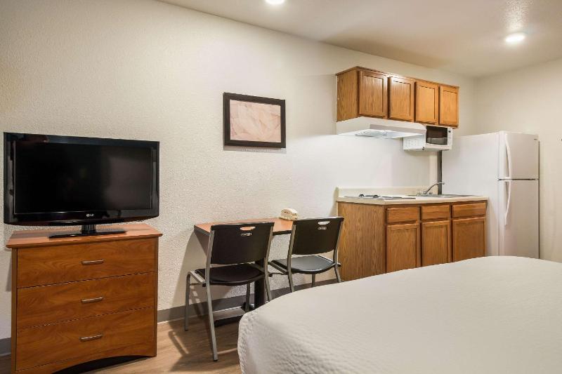 Double Room with Two Double Beds - Non-Smoking image 4