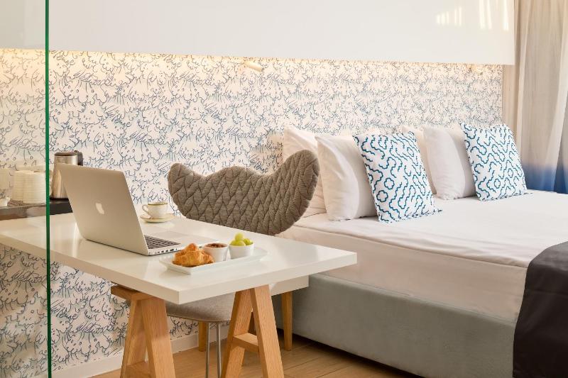 Double Room with Balcony image 1