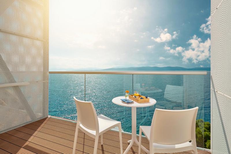 Superior Double Room with Balcony and Sea View image 1