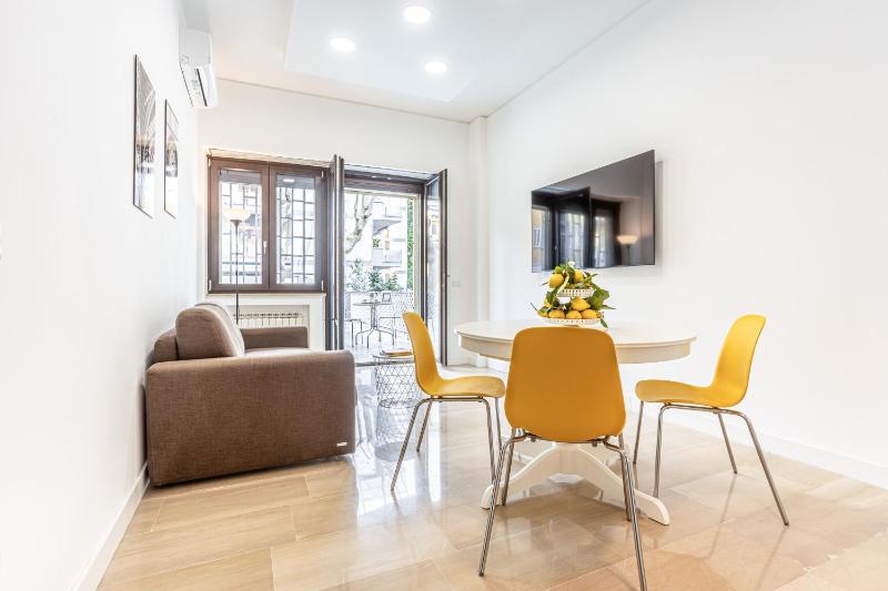 GuestHost - Vomero Deluxe Apartments - image 2