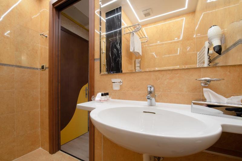 Central Park Hotel Modena - image 29