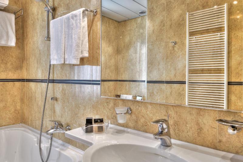 Standard Double or Twin Room image 3