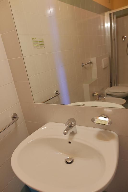 Quadruple Room image 4