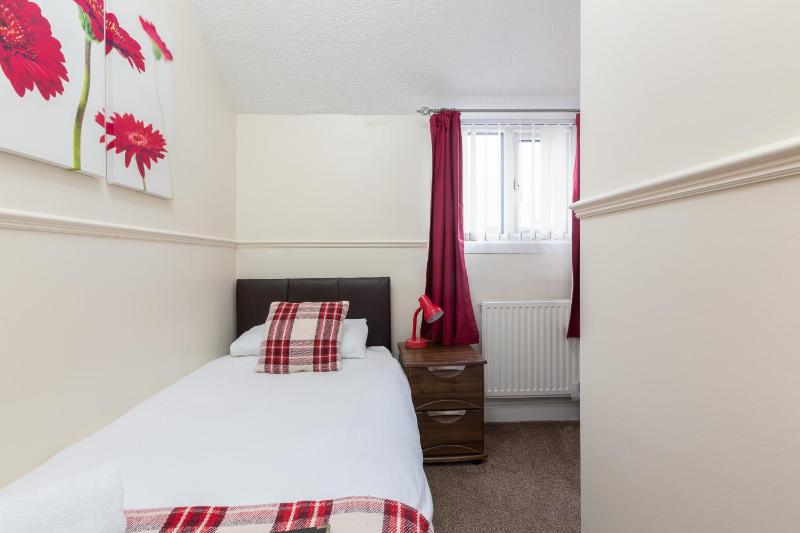 Single Room image 2