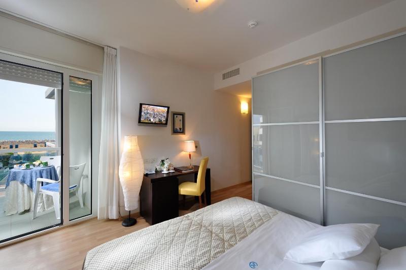 Family Room with Side Sea View image 4