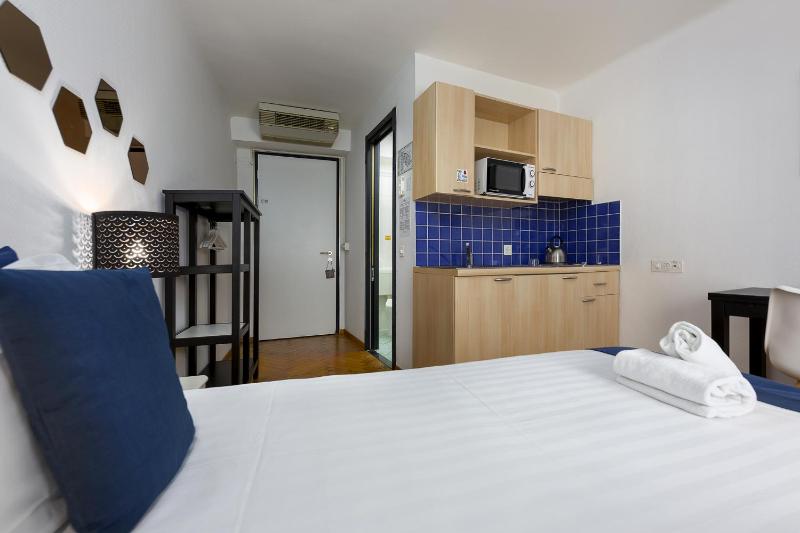Single Room with Lake View image 3