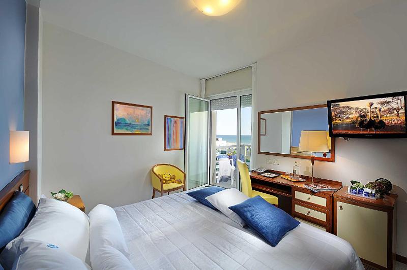 Basic Double or Twin Room image 3