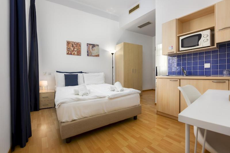 Queen Room image 1