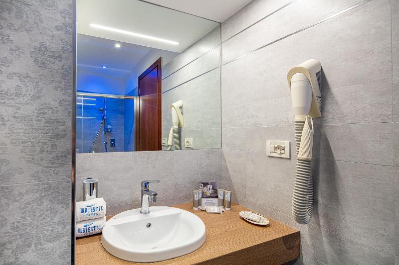 Majestic Beach Hotel & Wellness - image 2