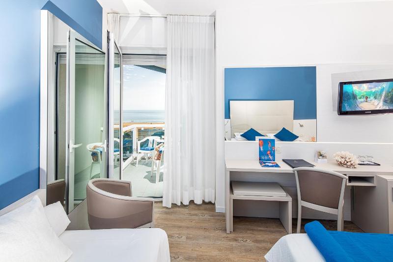 Comfort Triple Room with Side Sea View image 1
