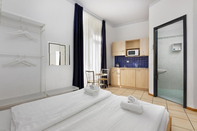 Double or Twin Room image 4