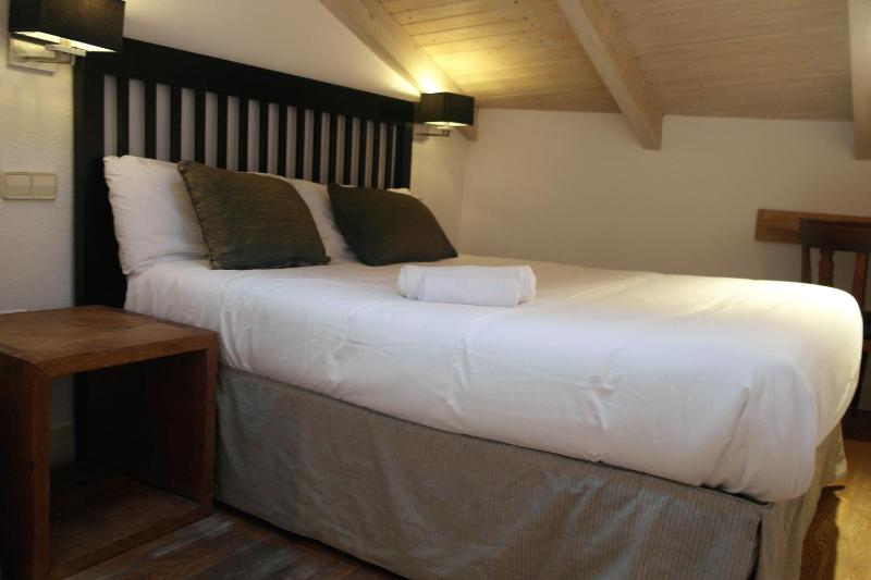 Budget Double Room image 2