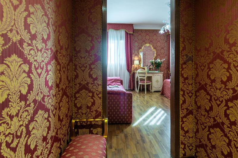 Superior Double Room image 4