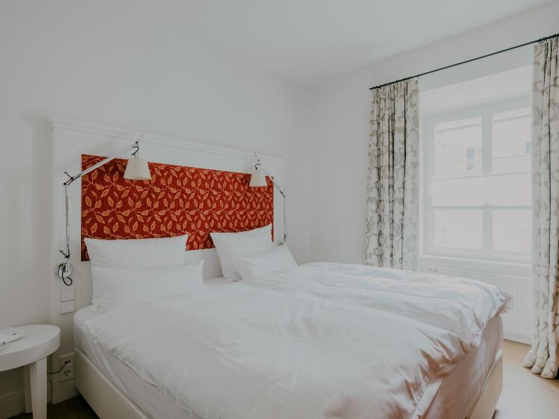 Classic Single Room with City View image 3